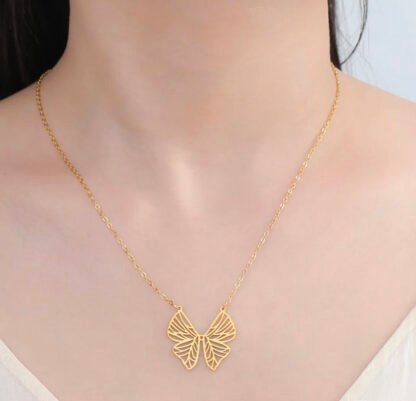 collier pendentif papillon