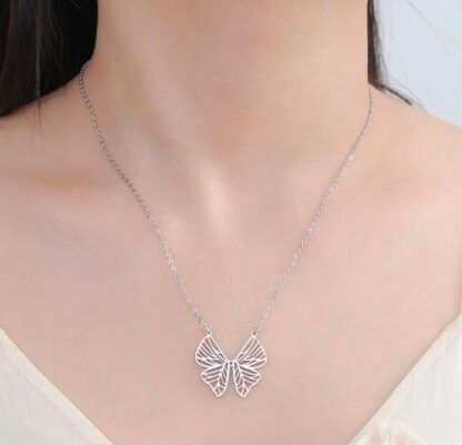 collier pendentif papillon